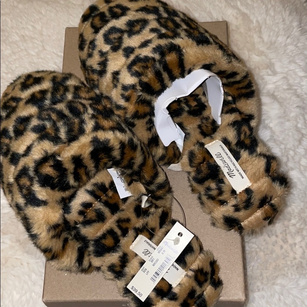 New leopard faux slippers